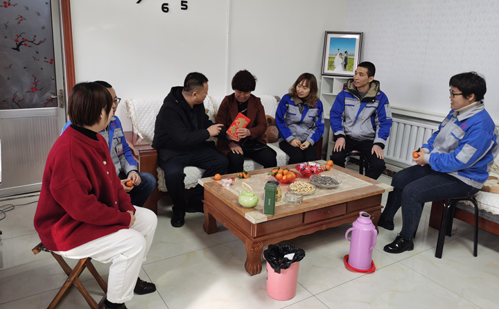 木屑顆粒機銷(xiāo)售精英李嬌家