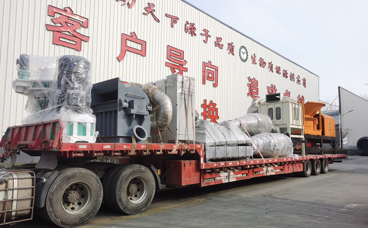 由于山東顆粒機質(zhì)量與價(jià)格并存，在市場(chǎng)的所占比例越來(lái)越大，越來(lái)越多的客戶(hù)選擇與山東顆粒機廠(chǎng)家合作，購買(mǎi)鋸末顆粒機、破碎機、粉碎機等設備。